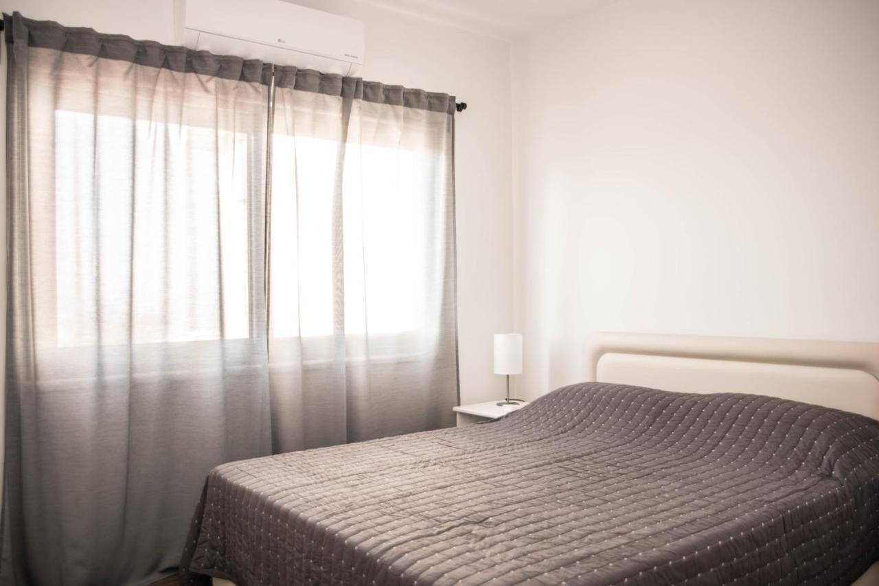 Lovely One Bedroom With View Διαμέρισμα